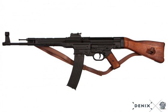 Replika Sturmgewehr 44 s popruhom, Nemecko 1943
