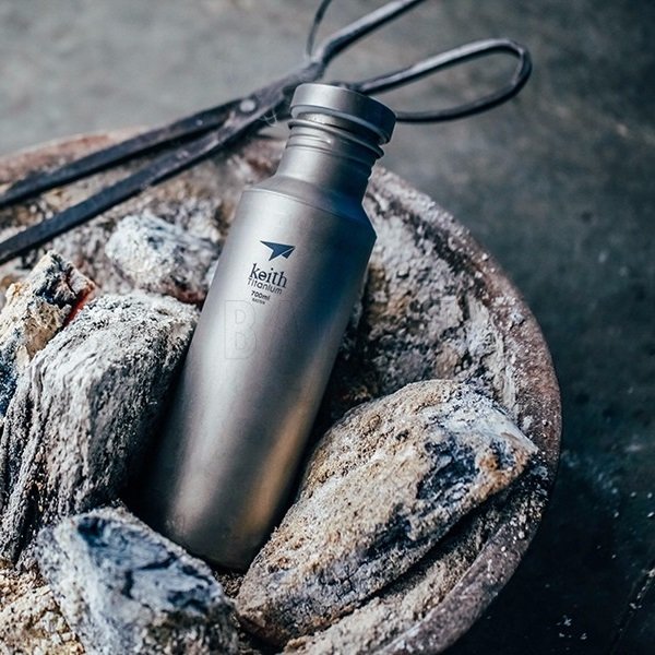 Športová fľaša Titanium Keith 700 ml