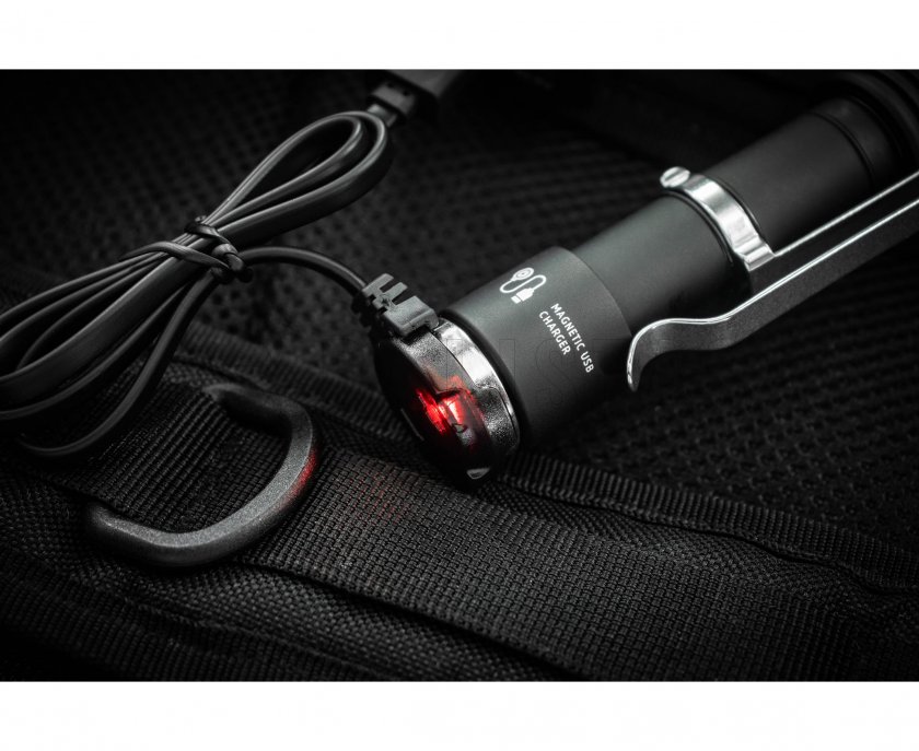 Magnetická USB nabíječka Armytek AMC-02 11.jpg