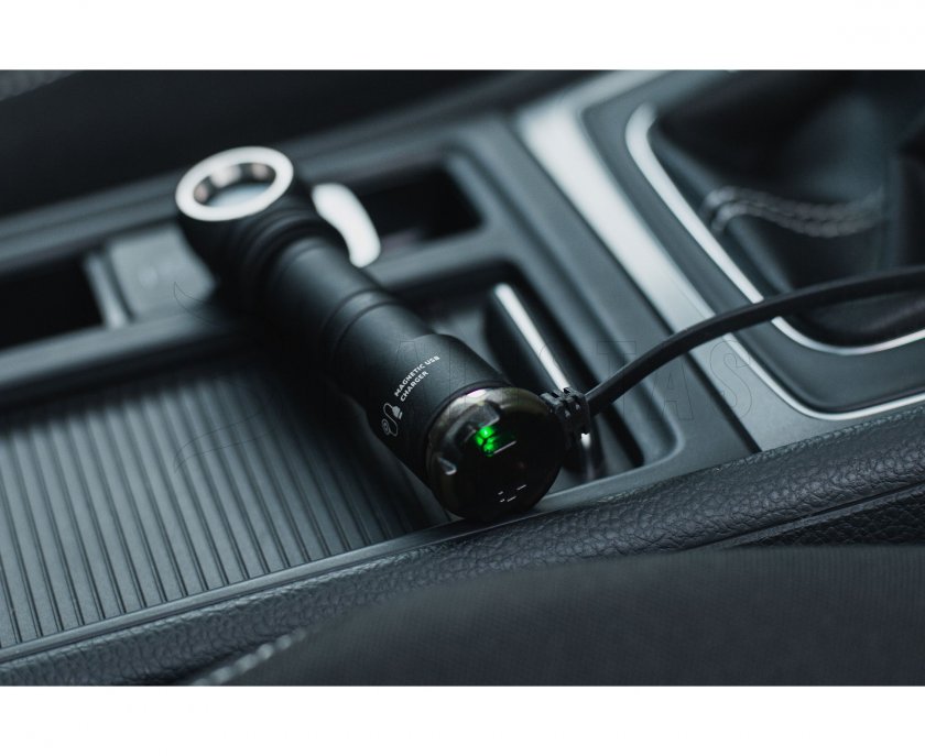 Magnetická USB nabíječka Armytek AMC-02 7.jpg