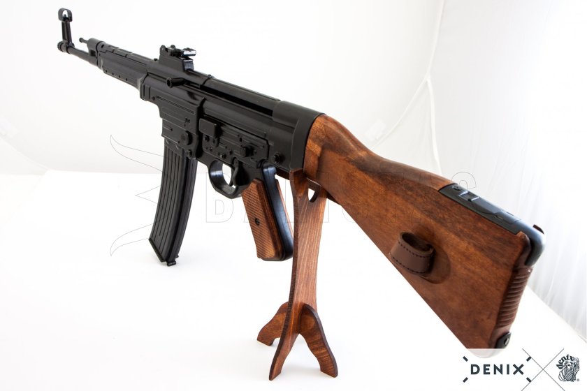 Replika Sturmgewehr 44 s popruhom, Nemecko 1943 3