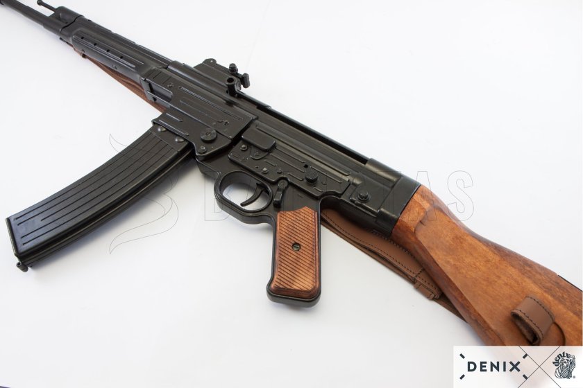 Replika Sturmgewehr 44 s popruhom, Nemecko 1943 9